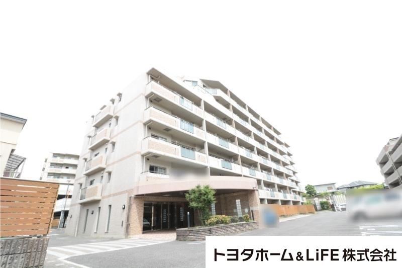 3LDK apartment in Toyota, Aichi - Photo 1