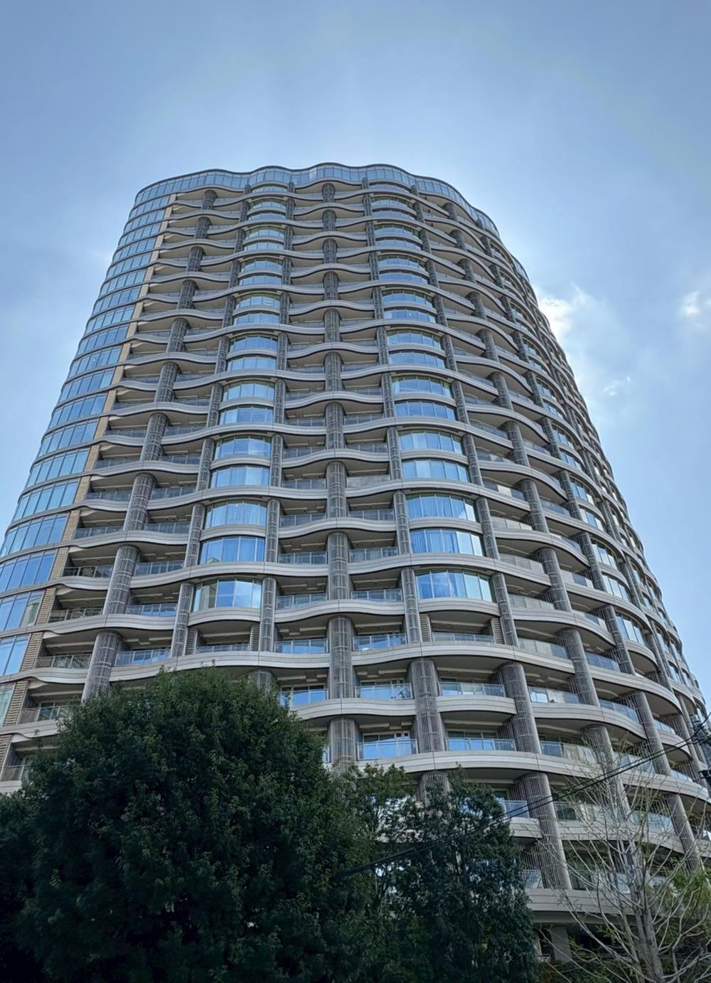 3LDK apartment in Shibuya Ward, Tokyo - Photo 1