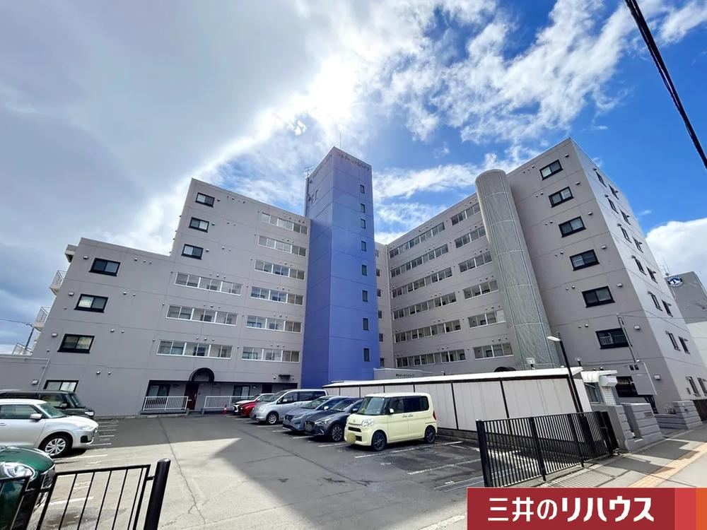 2LDK+S apartment in Shiroishi Ward, Sapporo, Hokkaido - Photo 1