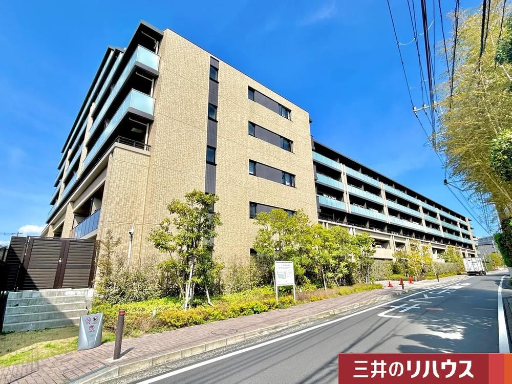 2LDK+S apartment in Totsuka Ward, Yokohama, Kanagawa - Photo 1