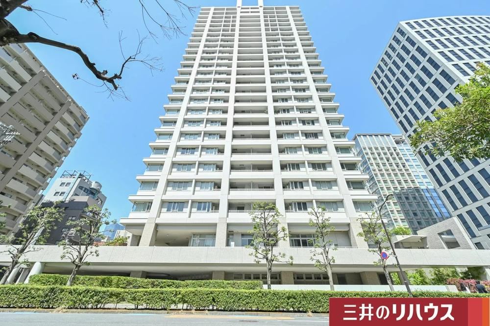 3LDK apartment in Minato Ward, Tokyo - Photo 1