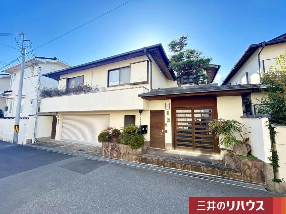 6LDK house in Mino, Osaka - Photo 1