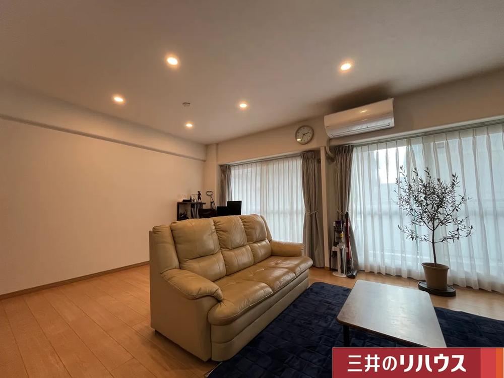 2LDK apartment in Nishiyodogawa Ward, Osaka - Photo 1