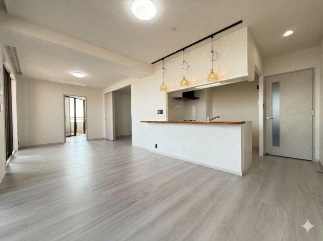 3LDK apartment in Minato Ward, Osaka - Photo 1