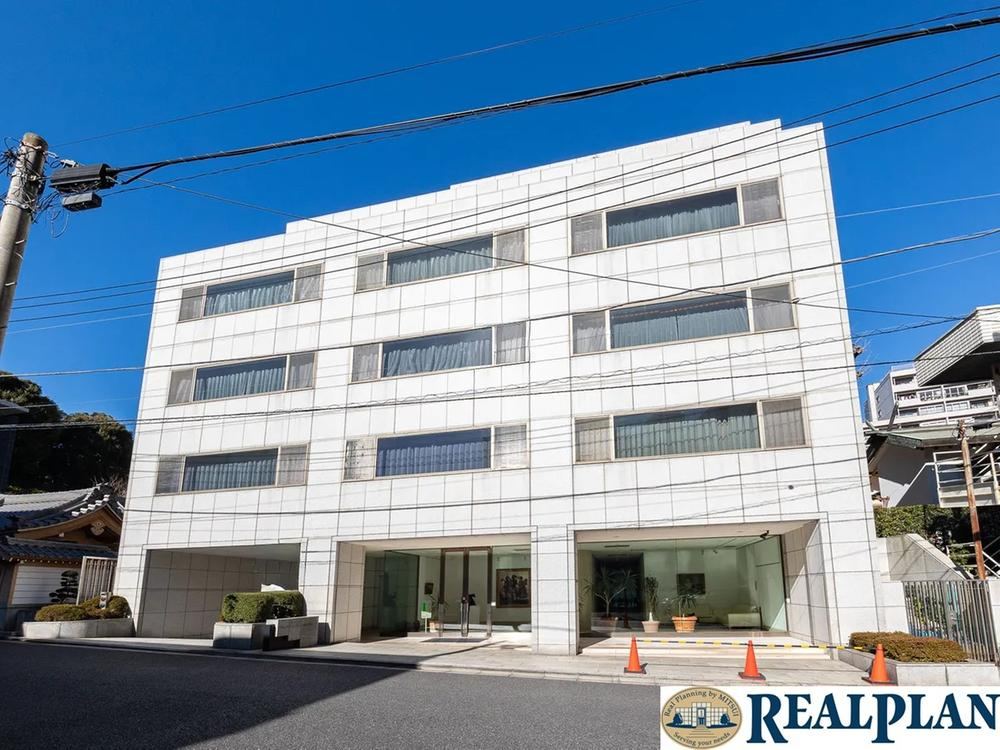 3LDK apartment in Minato Ward, Tokyo - Photo 1