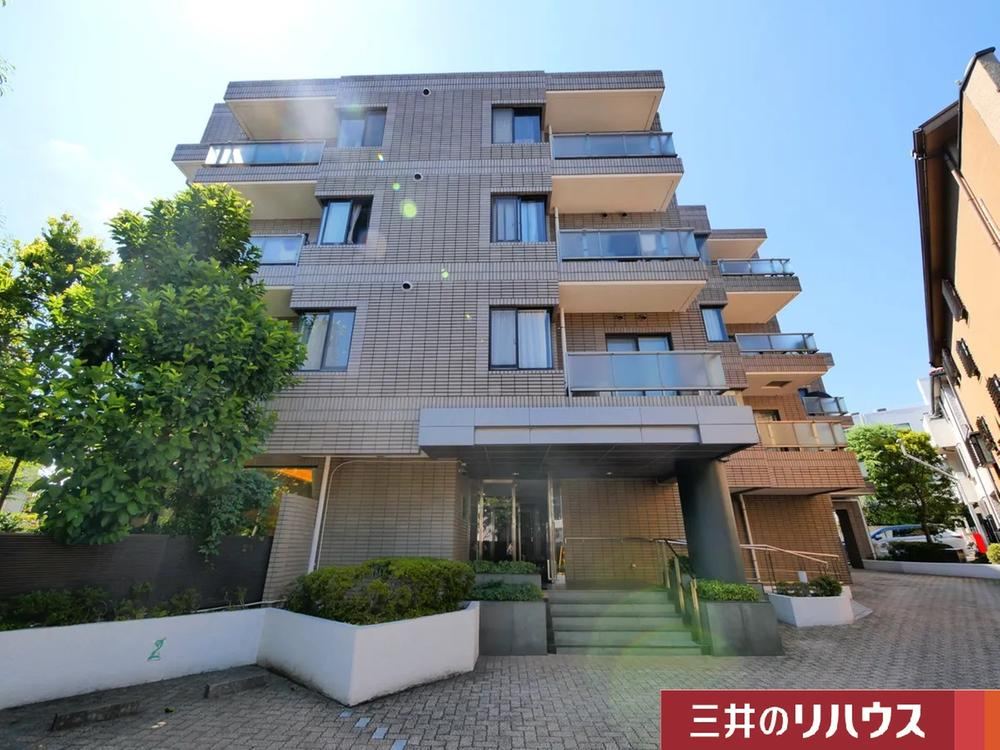 2LDK apartment in Bunkyo Ward, Tokyo - Photo 1