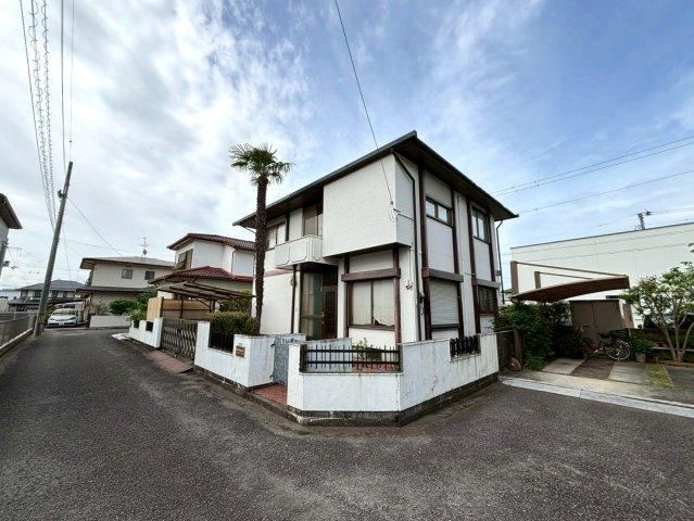 4LDK house in Matsuyama, Ehime - Photo 1