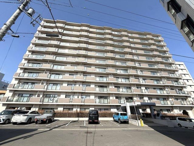 3LDK+S apartment in Shiroishi Ward, Sapporo, Hokkaido - Photo 1