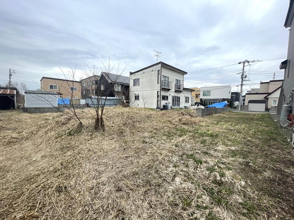 299 m² land in Higashi Ward, Sapporo, Hokkaido - Photo 1