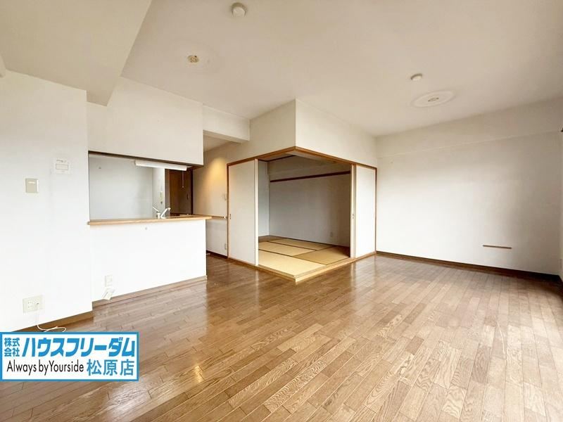 2LDK apartment in Tondabayashi, Osaka - Photo 1