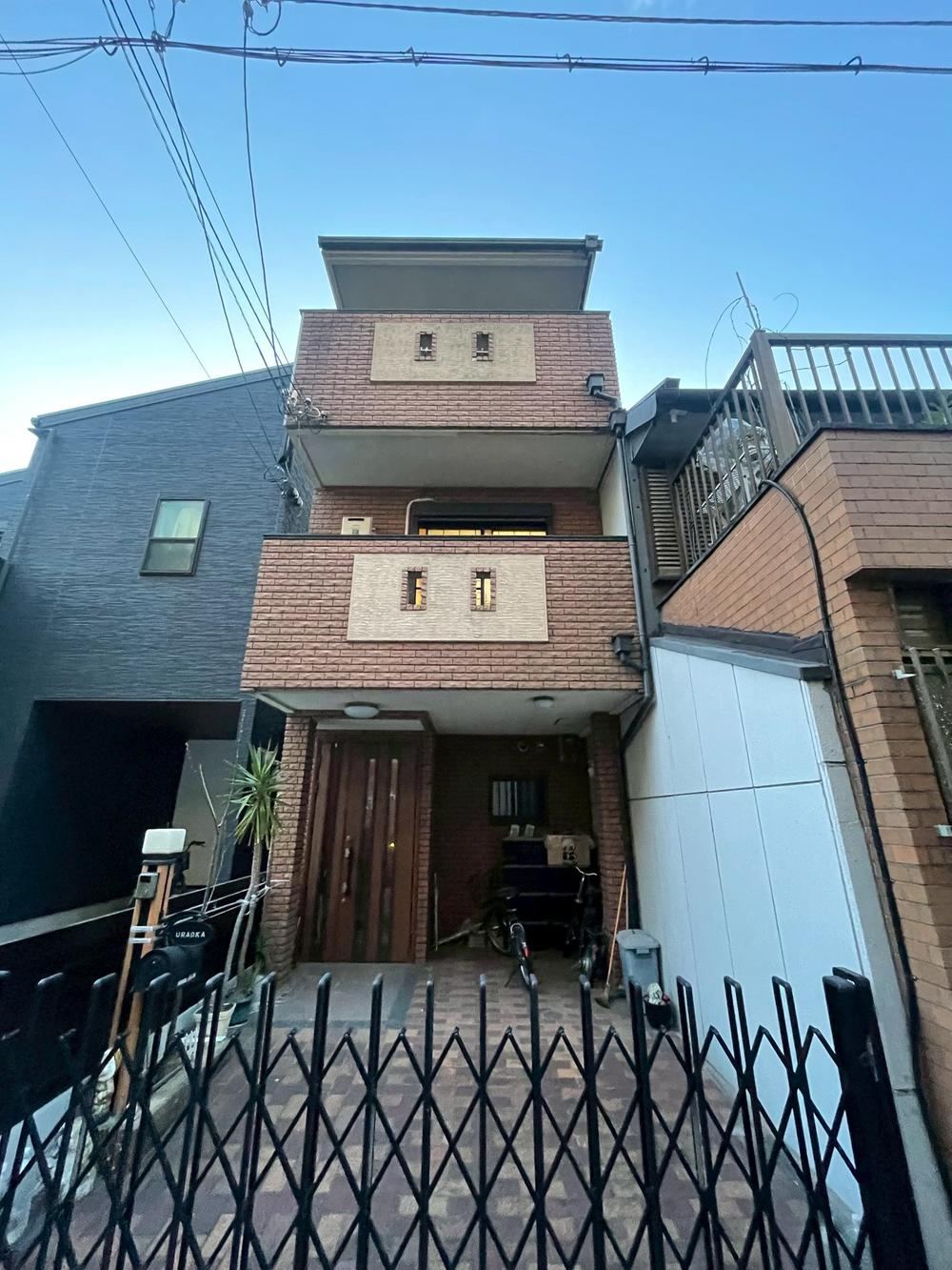 4LDK+S house in Nishinari Ward, Osaka - Photo 1