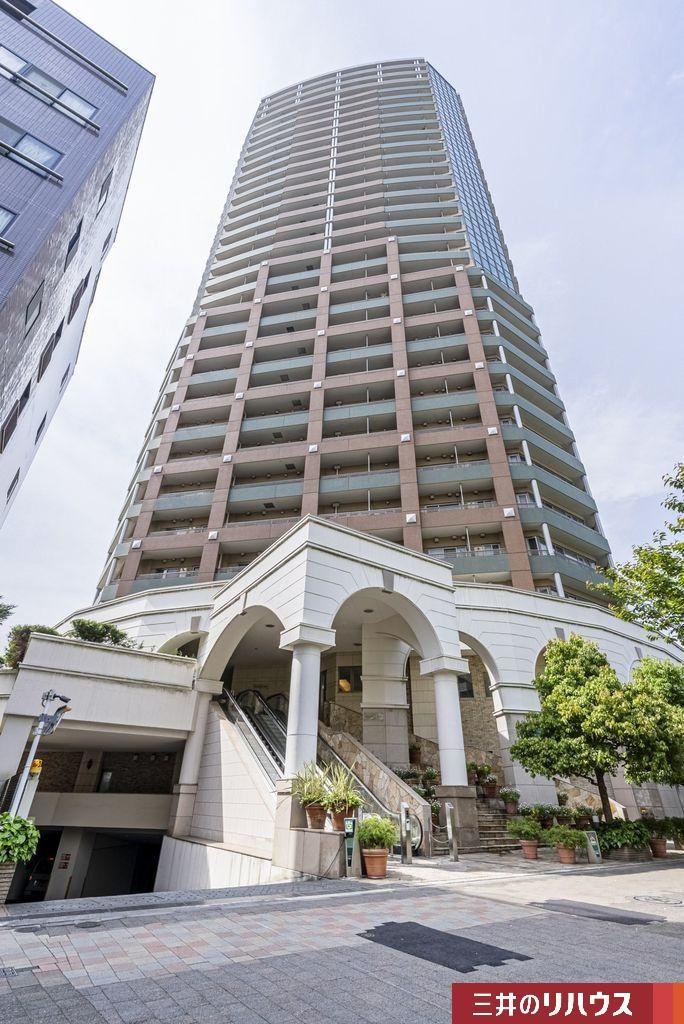 2LDK apartment in Shinjuku Ward, Tokyo - Photo 1