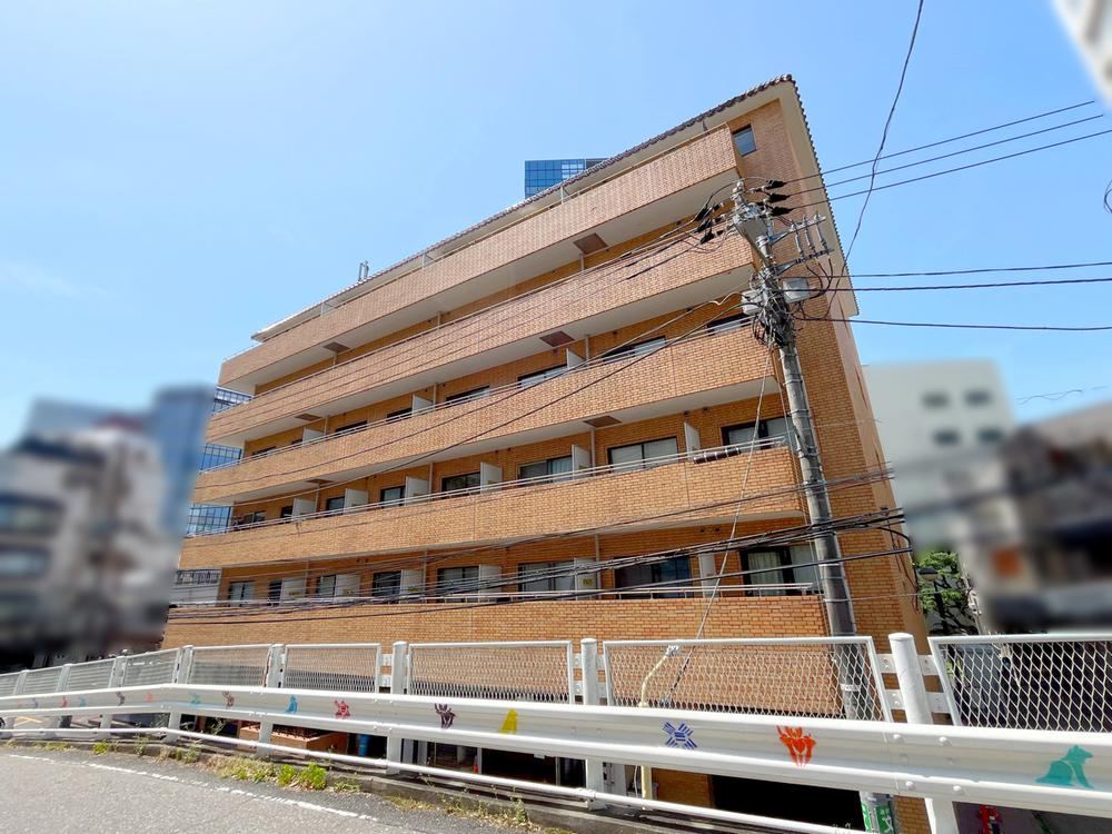 studio apartment in Shibuya Ward, Tokyo - Photo 1
