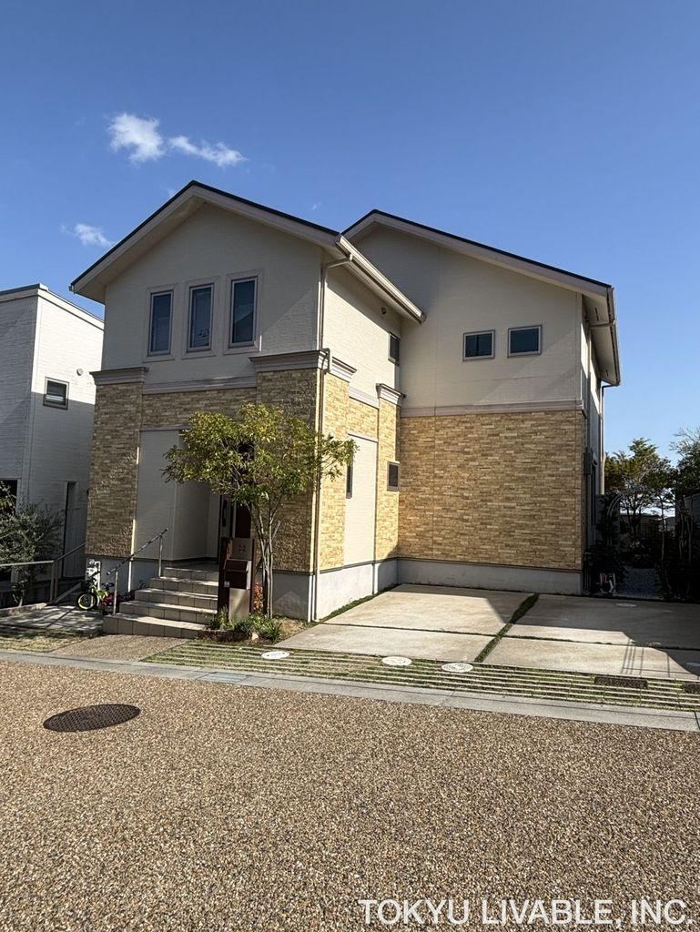 5LDK house in Mino, Osaka - Photo 1