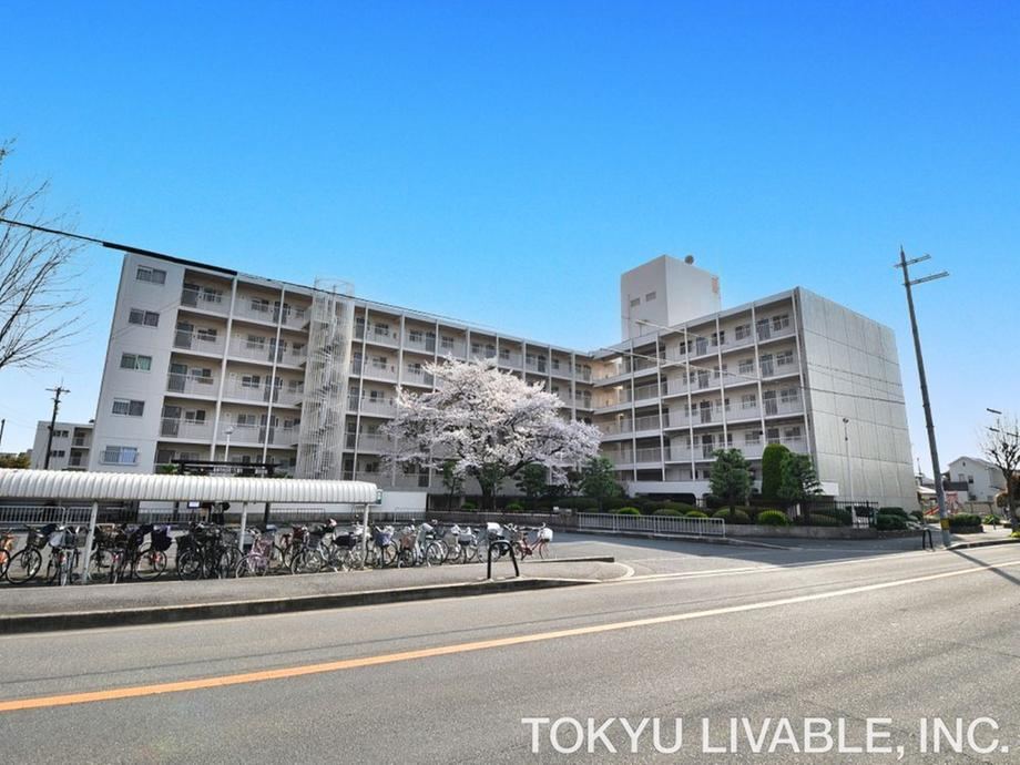3LDK apartment in Takatsuki, Osaka - Photo 1