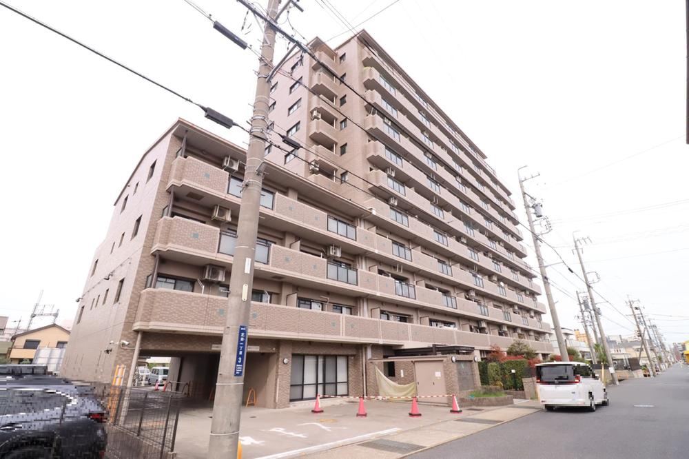 4LDK apartment in Yokkaichi, Mie - Photo 1