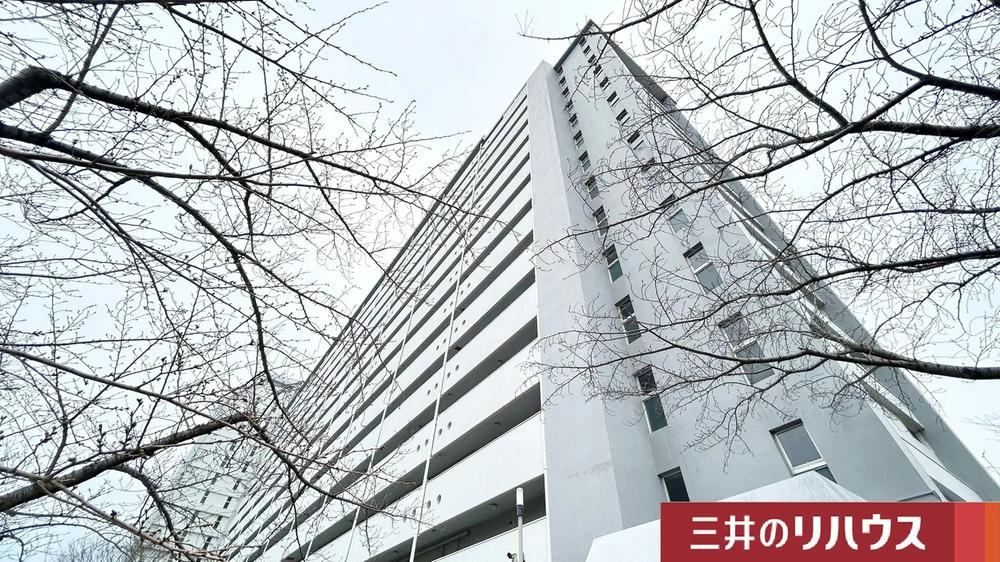 2LDK+S apartment in Suita, Osaka - Photo 1