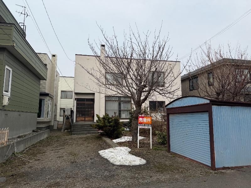 297 m² land in Nishi Ward, Sapporo, Hokkaido - Photo 1