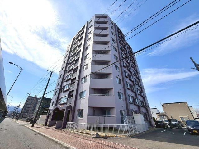 3LDK apartment in Nishi Ward, Sapporo, Hokkaido - Photo 1