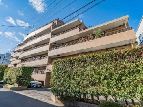 2LDK apartment in Meguro Ward, Tokyo - Photo 1