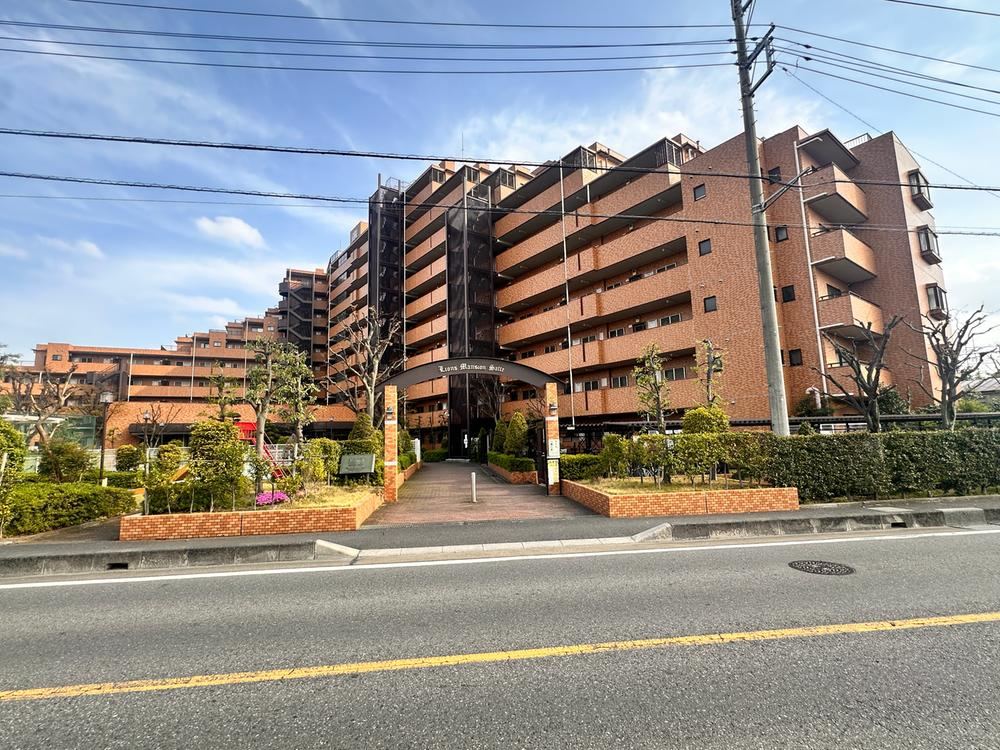 3LDK apartment in Satte, Saitama - Photo 1