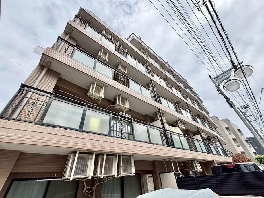 2LDK apartment in Toshima Ward, Tokyo - Photo 1