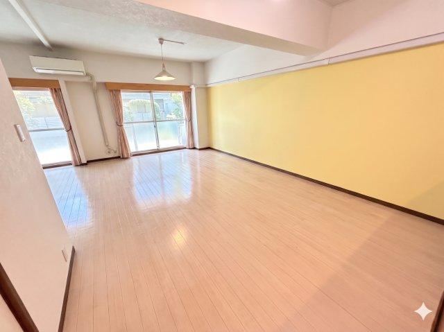 2LDK apartment in Toyonaka, Osaka - Photo 1