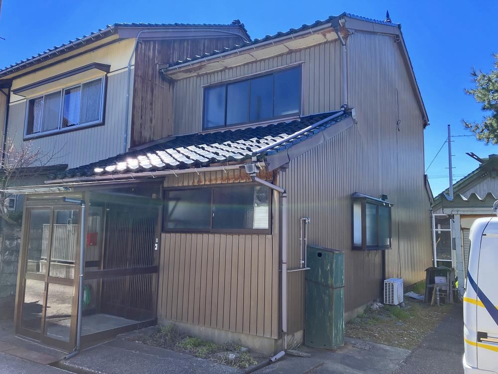 4K house in Imizu, Toyama - Photo 1