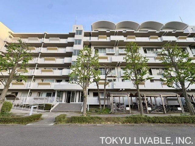 4LDK apartment in Inagi, Tokyo - Photo 1