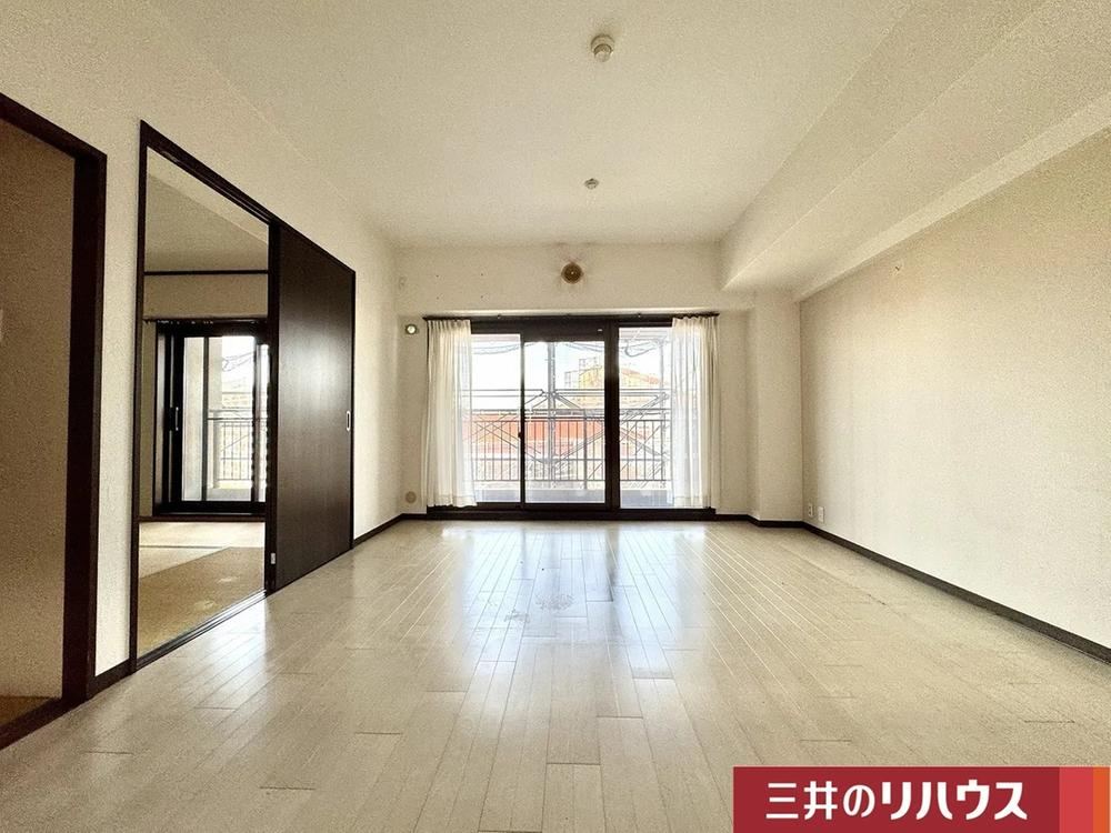 4LDK apartment in Suita, Osaka - Photo 1