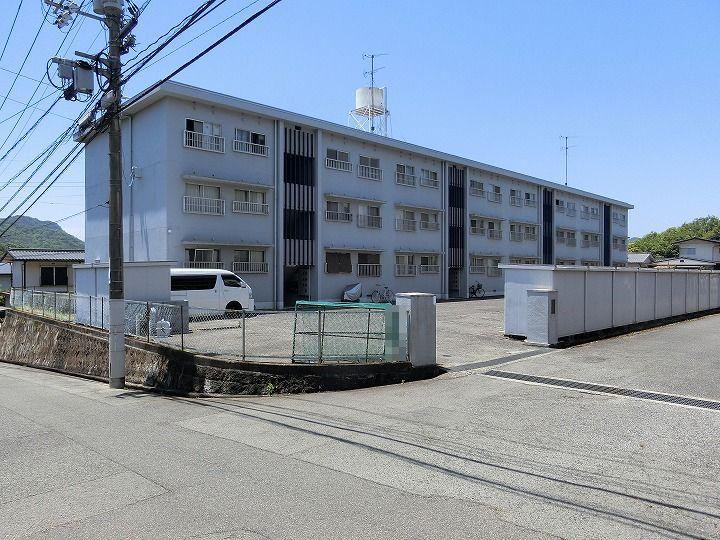 2LDK apartment in Kure, Hiroshima - Photo 1