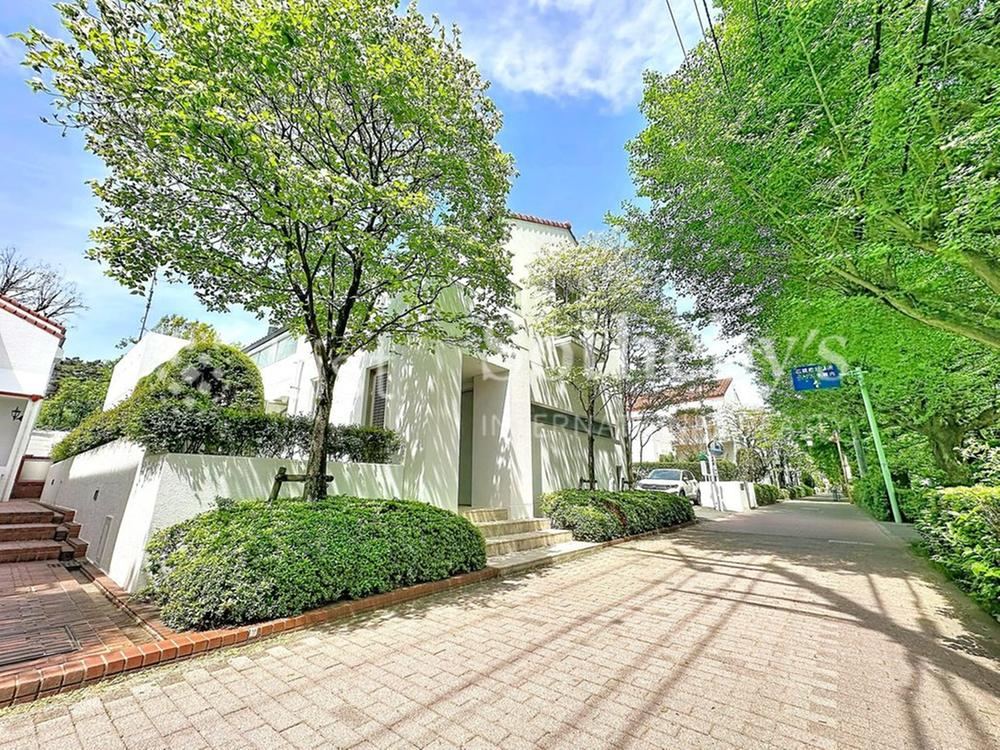 3LDK house in Kunitachi, Tokyo - Photo 1