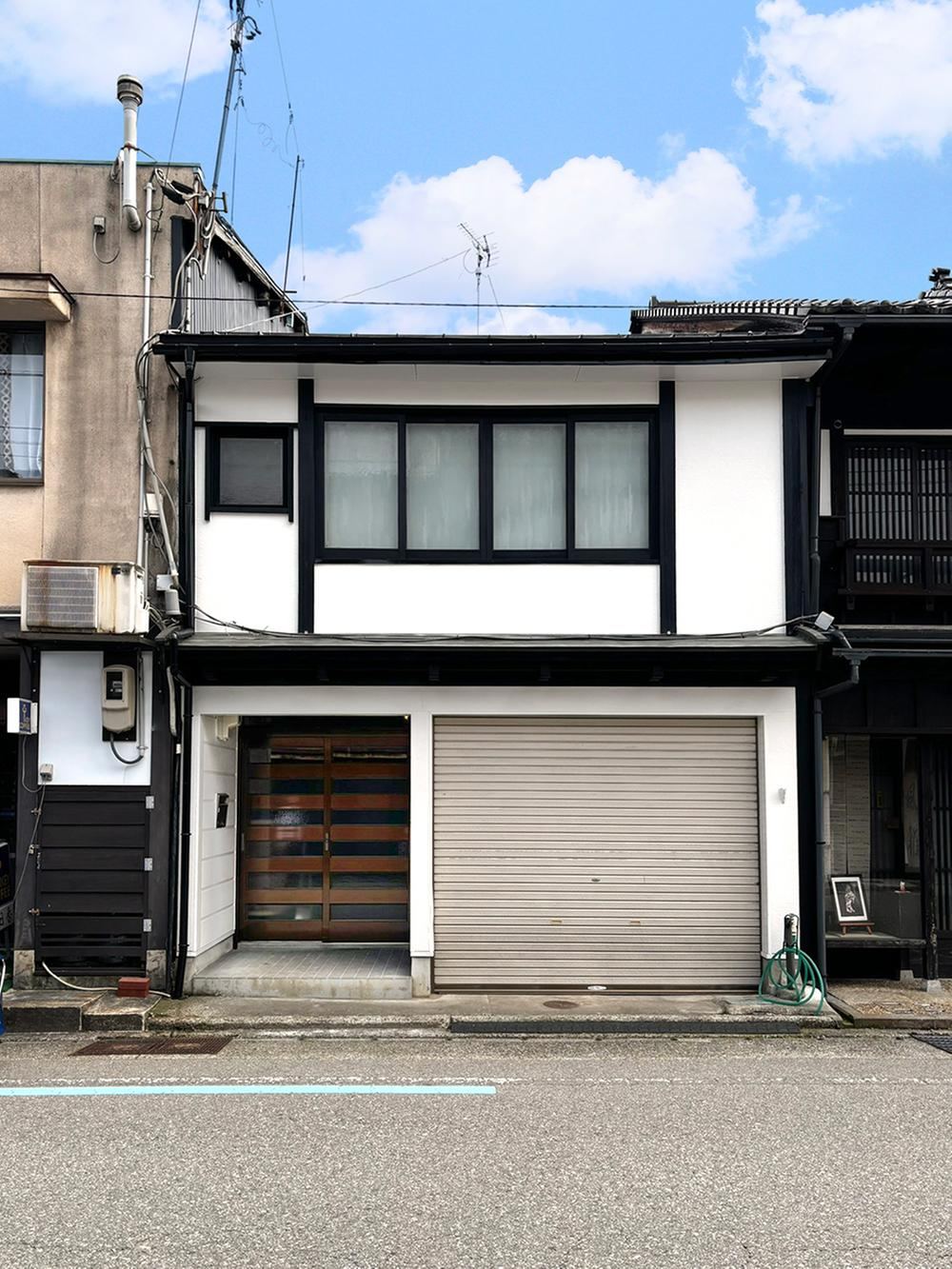 7DK house in Toyama, Toyama - Photo 1