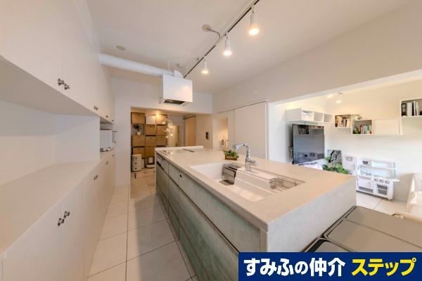 2LDK apartment in Mitaka, Tokyo - Photo 1