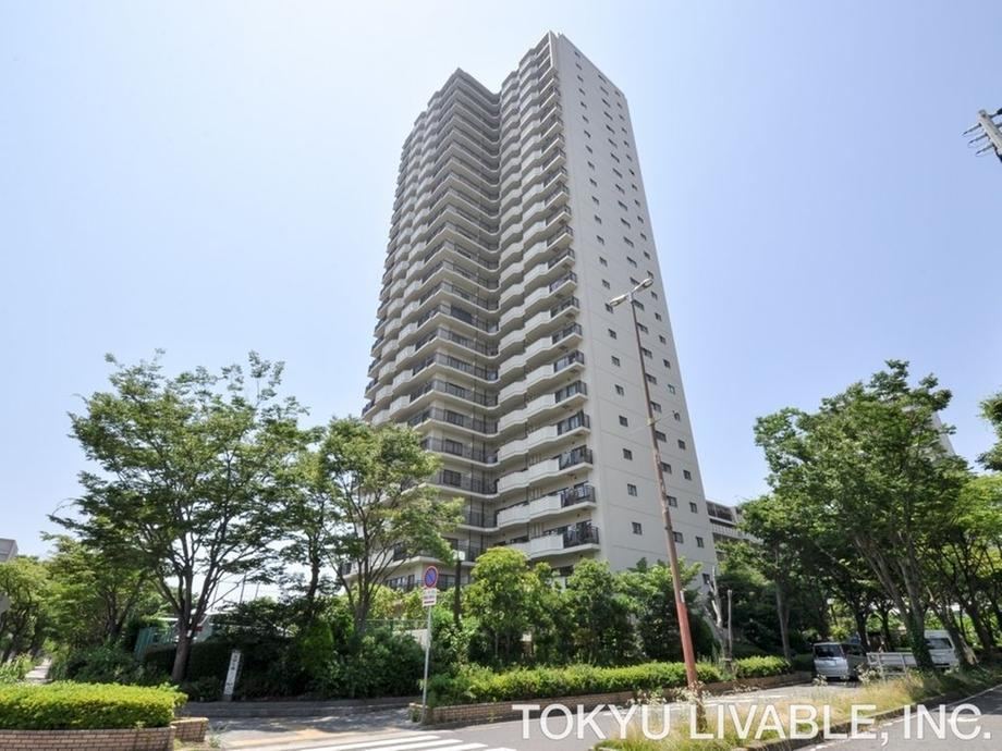 3LDK apartment in Chuo Ward, Kobe, Hyogo - Photo 1