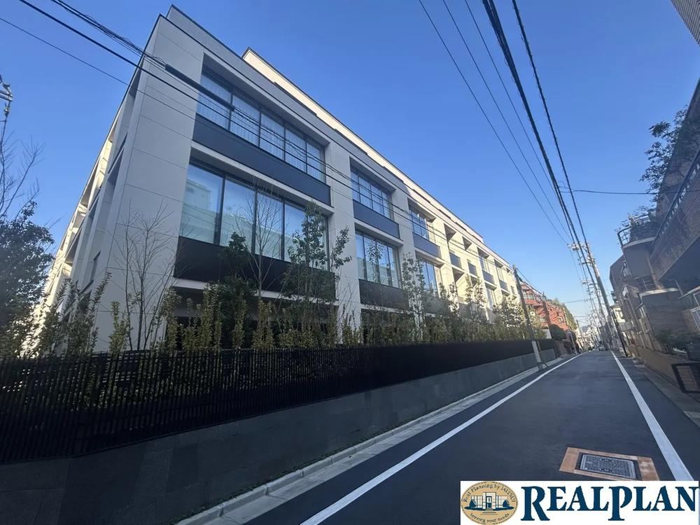 2LDK apartment in Shibuya Ward, Tokyo - Photo 1