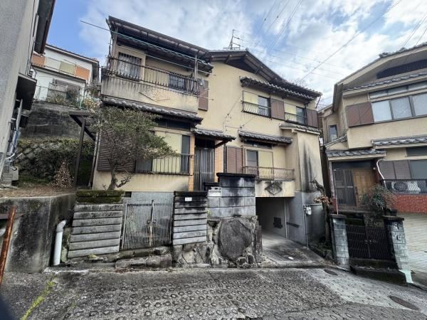 5DK house in Higashiosaka, Osaka - Photo 1