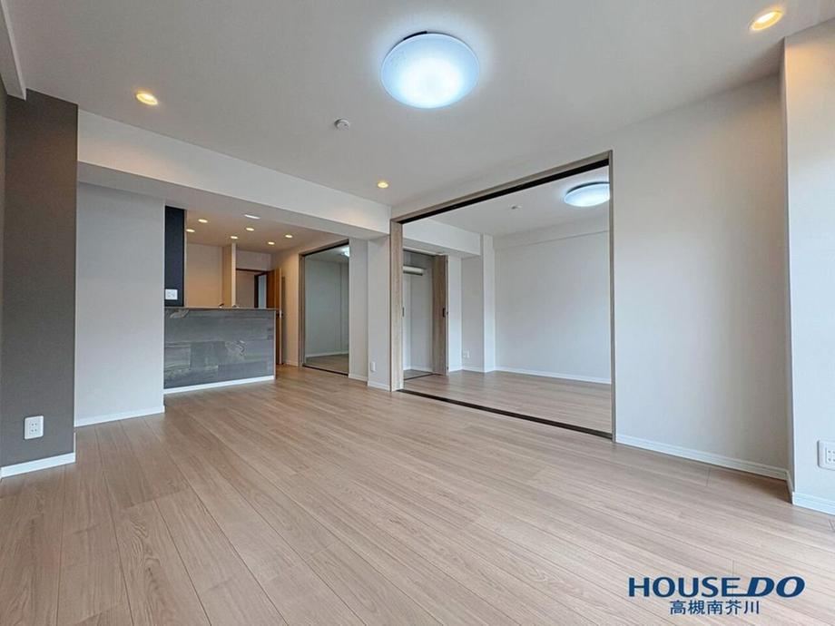 2LDK+S apartment in Takatsuki, Osaka - Photo 1
