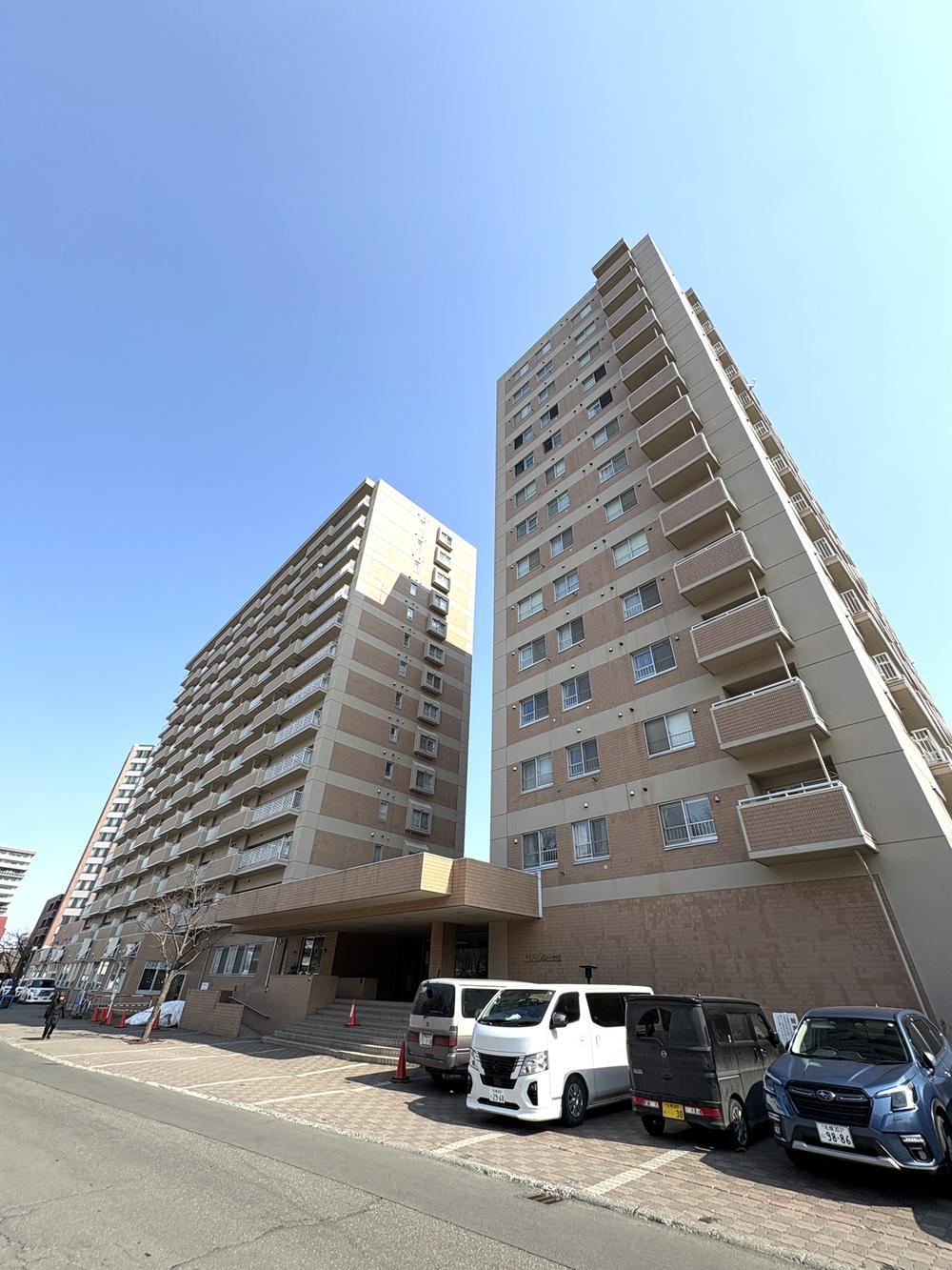 4LDK apartment in Chuo Ward, Sapporo, Hokkaido - Photo 1