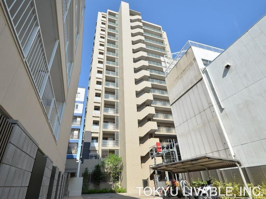2LDK apartment in Kita Ward, Osaka - Photo 1
