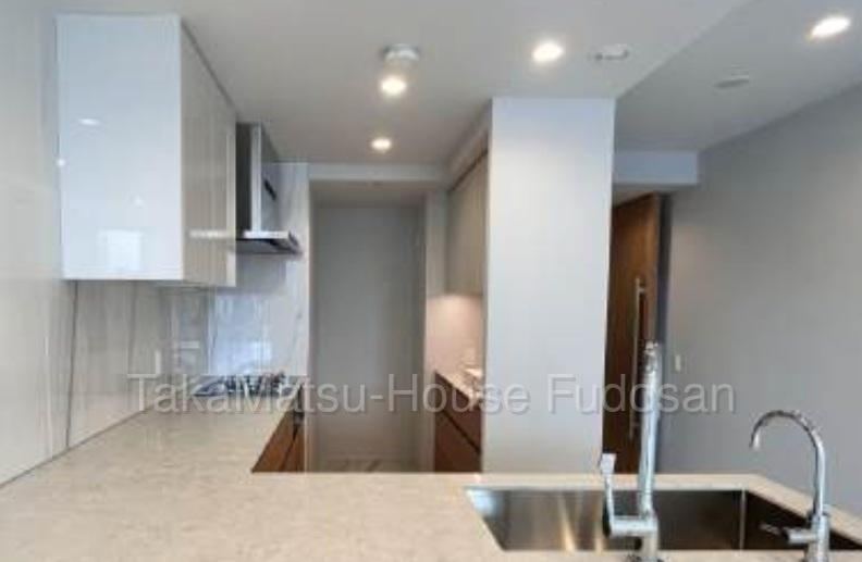 2LDK+S apartment in Minato Ward, Tokyo - Photo 1