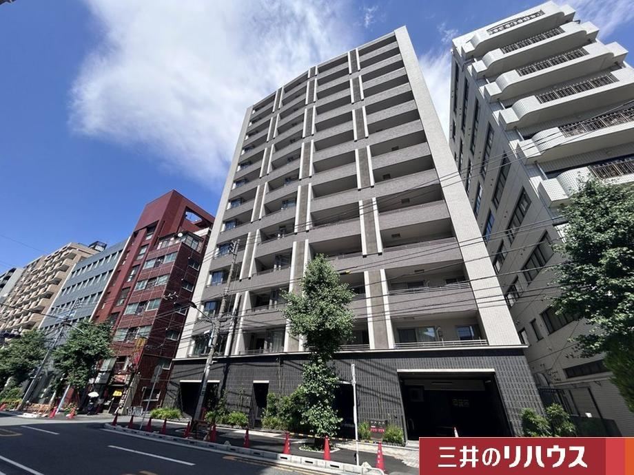 3LDK apartment in Shinjuku Ward, Tokyo - Photo 1