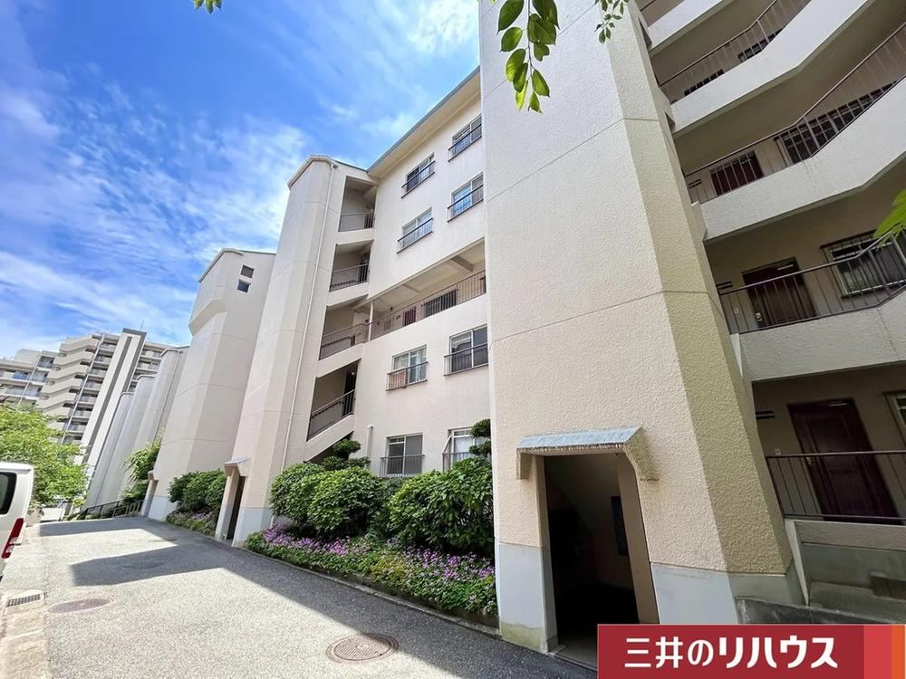 2LDK apartment in Suita, Osaka - Photo 1