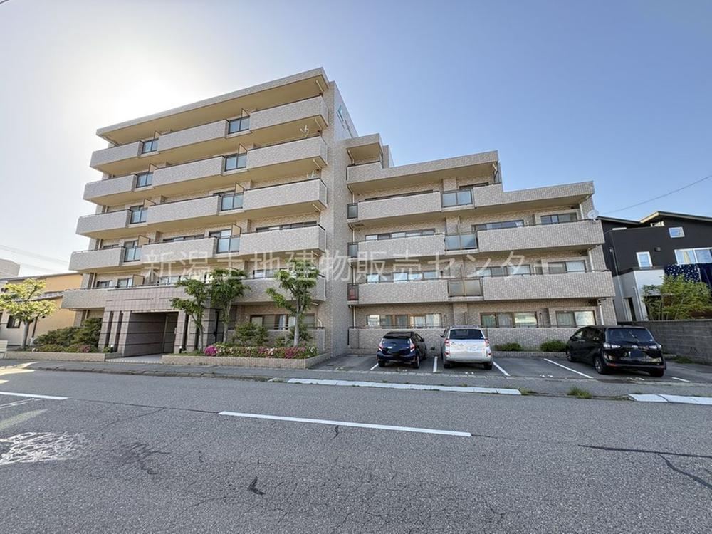 2LDK+S apartment in Chuo Ward, Niigata - Photo 1