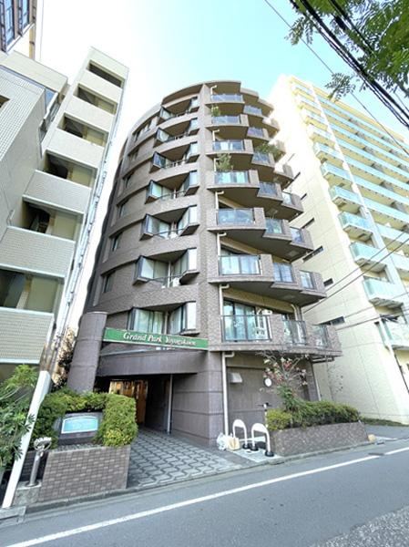 2LDK apartment in Shibuya Ward, Tokyo - Photo 1