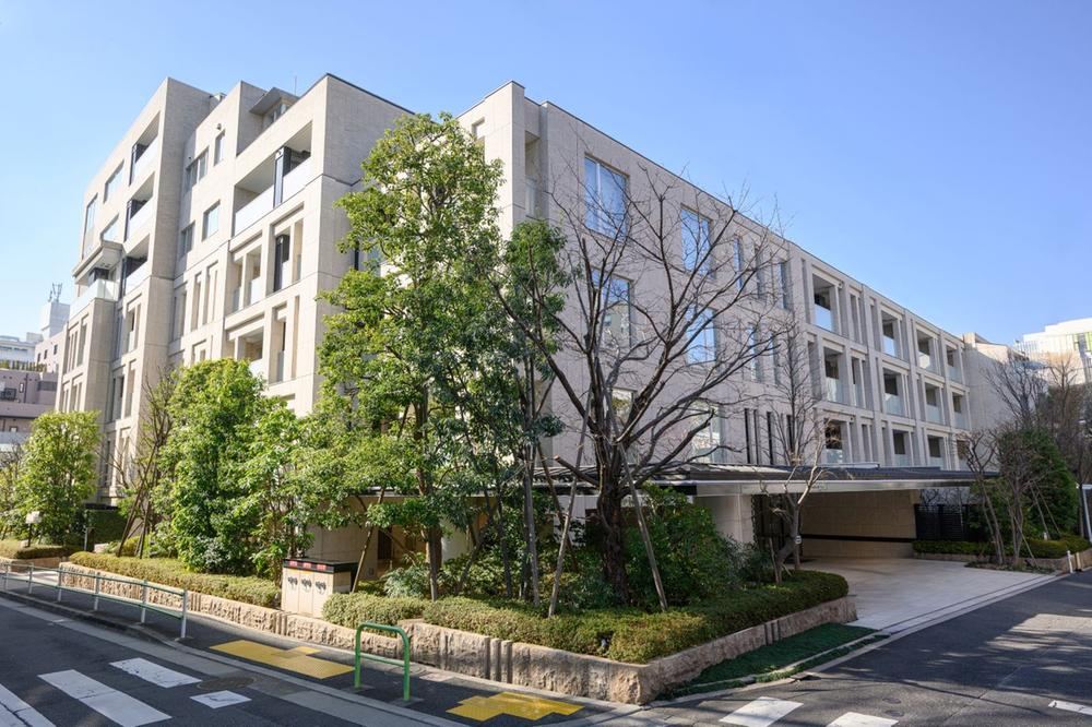 3LDK apartment in Minato Ward, Tokyo - Photo 1