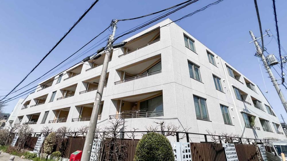 3LDK apartment in Meguro Ward, Tokyo - Photo 1