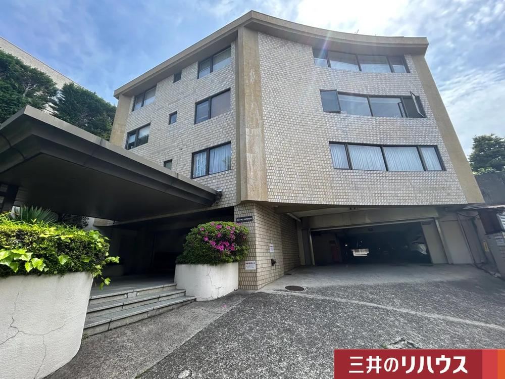 3LDK apartment in Meguro Ward, Tokyo - Photo 1