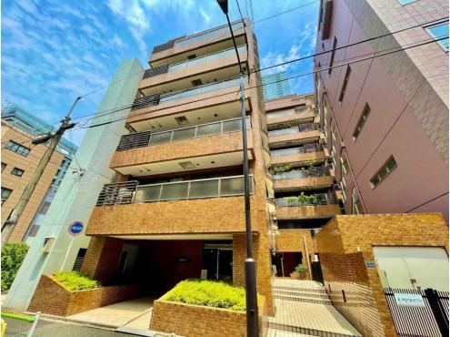 3LDK apartment in Minato Ward, Tokyo - Photo 1