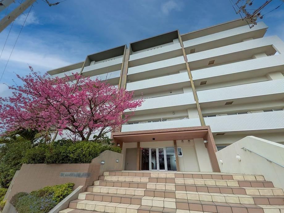 4LDK apartment in Ginowan, Okinawa - Photo 1